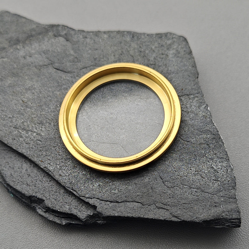 Прозрачная задняя крышка золотых часов